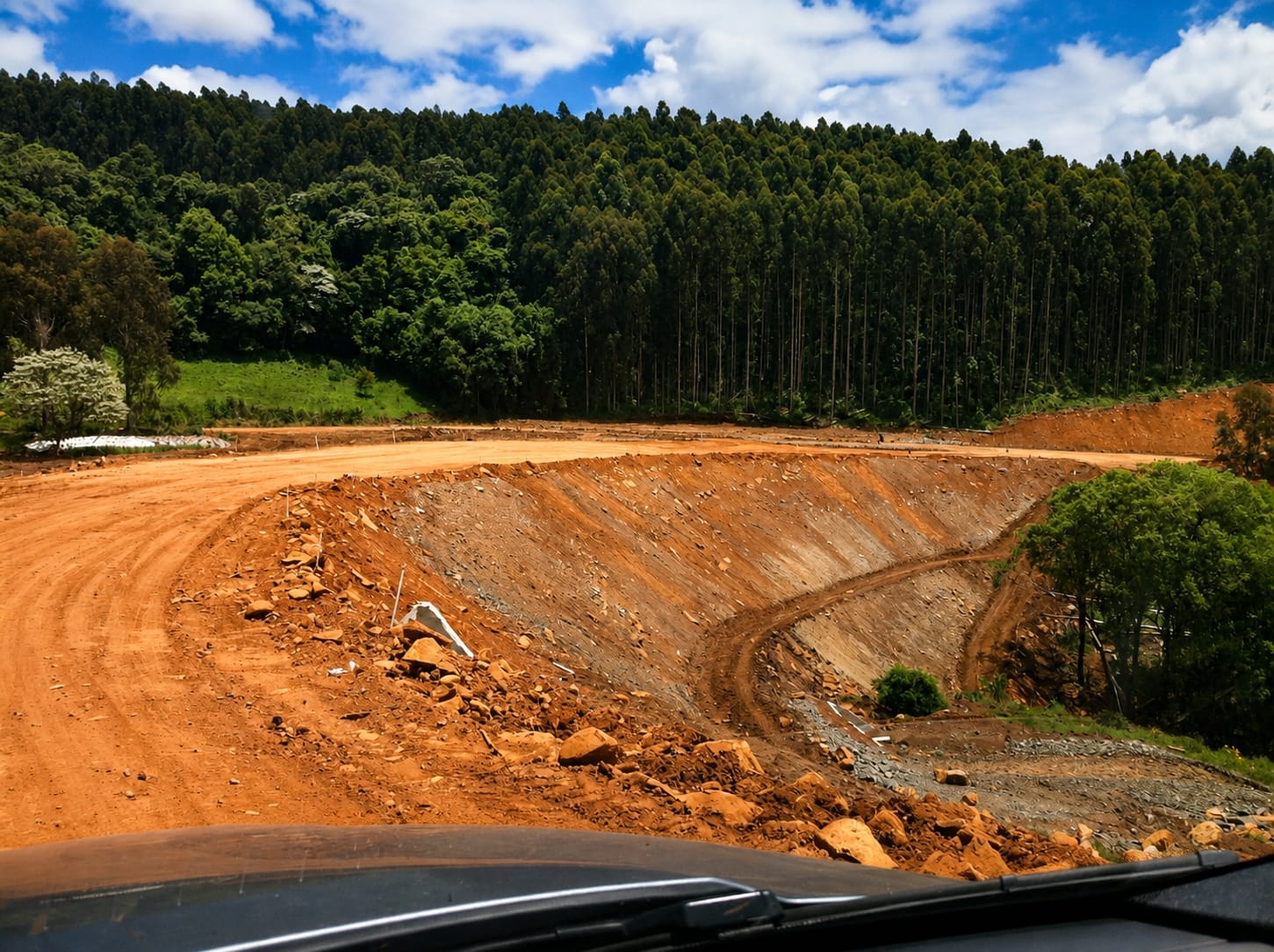 Equipe técnica da Construbraz em obra de terraplanagem
